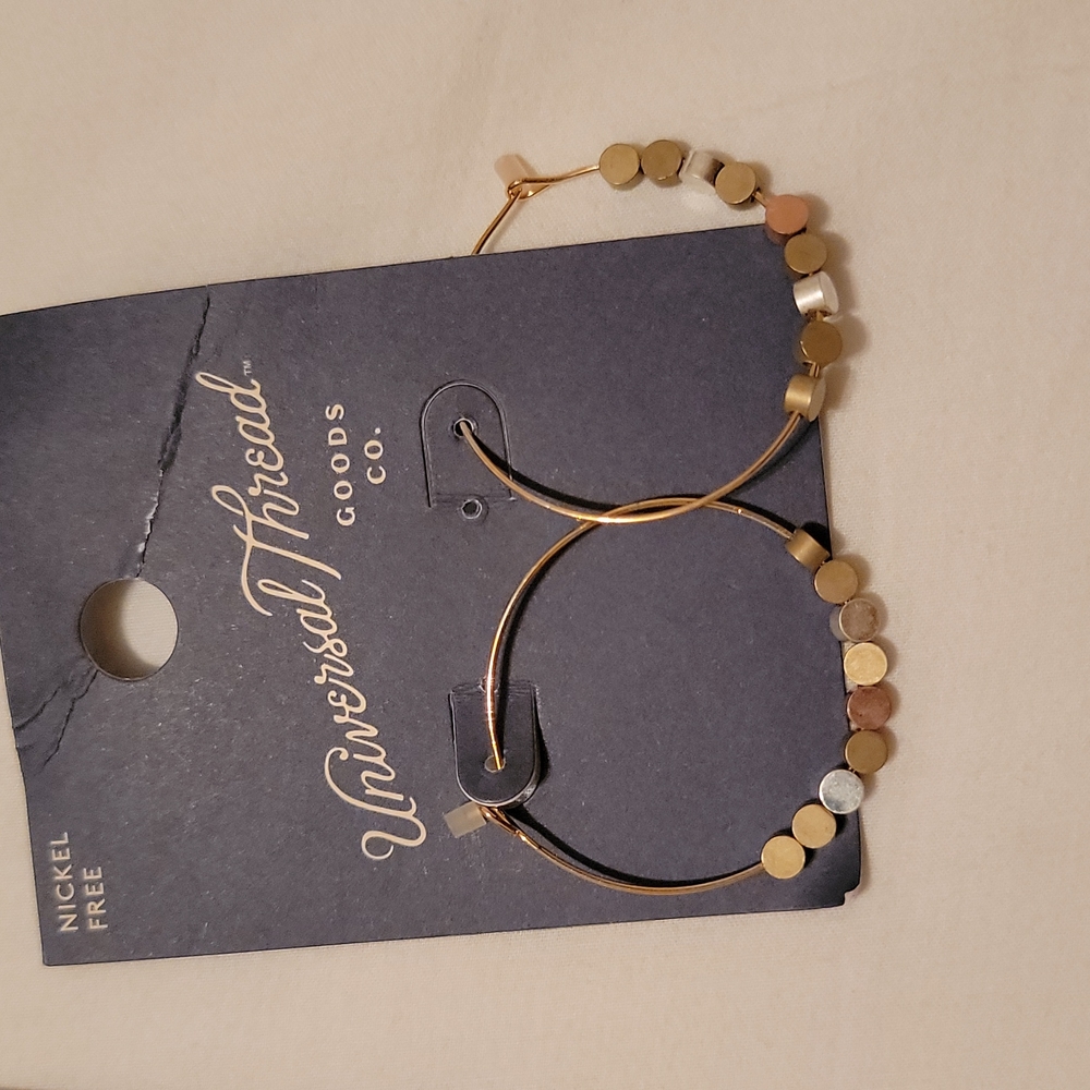 Earings bundle - Picture 3 of 5